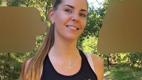 AdaShelby: Joggender Fremder fickt mich im Wald – Blowjob am Baum & Stehfick mit Zuschauer-Risiko!