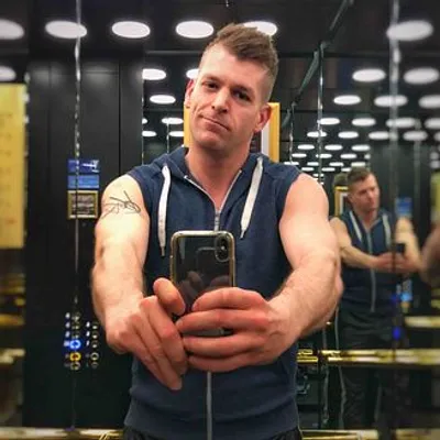 Profilbild von AirMaxBBttm, 42 Jahre