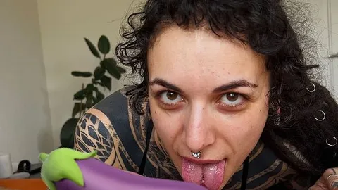 Viel zu schlucken ! Sperma Bombe direkt in den Blasemund .