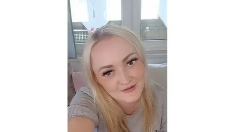 Alex-Blond: Meine Fotze wird durch mein neues Toy komplett explodieren