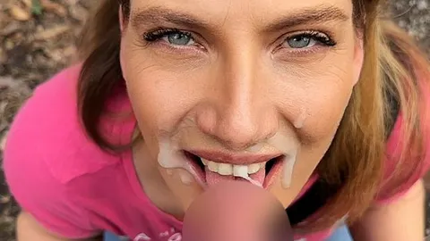Das Gesicht voll gewichst! So kann Sie gerne draussen rum laufen!
