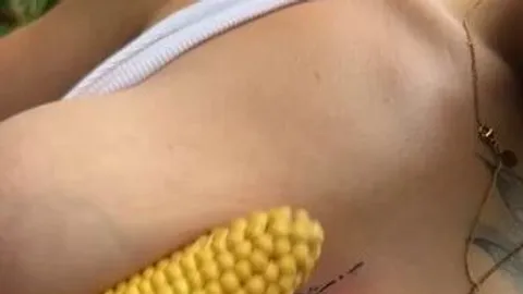 AmaraSecret: Dicker Kolben zwischen meinen Brüsten.. ich hab aber an etwas anderes gedacht