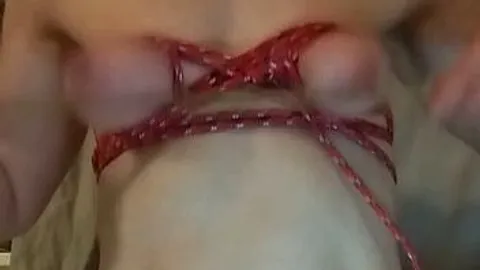 AmberBlaze: 30 Hiebe auf meine abgebundenen MILF-Titten bitte bitte bitte.... Strafe muss sein ?