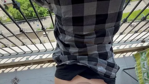 Amelia_Ball: Sex auf dem Balkon an der frischen Luft