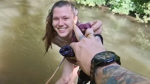 Squirty Solo Spaß im feuchten Nass !!