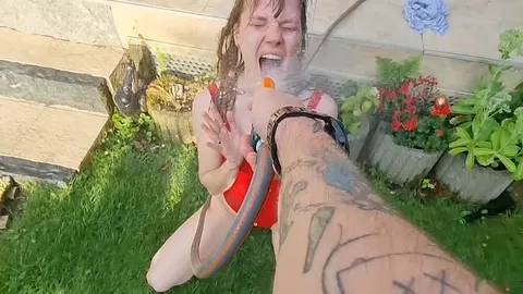 UNCUT- SPRITZIGER Fickspaß mit Freunden im GARTEN !!