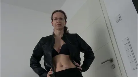 AnnikaRose: In Leder werde ich dich ficken!