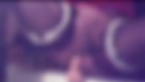 Reitet einen dicken Gummi-Dildo