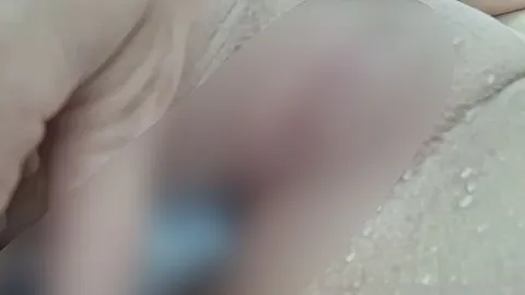 Babyboo999: Ich fülle meine Pussy unter der Dusche mit Wasser