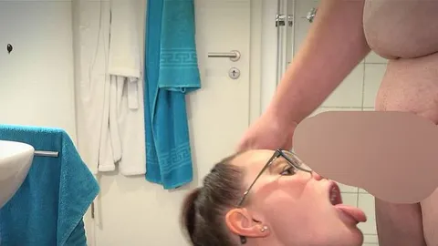 Geile Überraschung nach der Dusche!