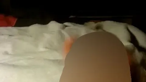 BerlinP25: Cumshot im Bett