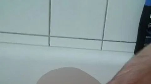 BerlinP25: In der Wanne gewichst