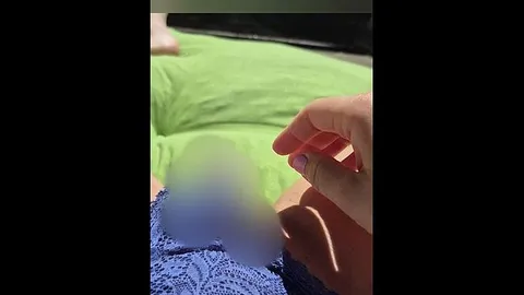 cath_hot: Nackt sonnen auf meinem Balkon. Ich kann nicht aufhören zu squirten und spritze mich nass ;)