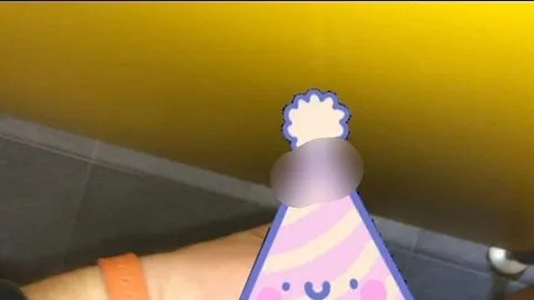 Mega Sperma Ladung auf Toiletten Wand