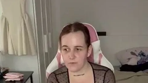 Curvy-Queen: Carsting. Stehend fingern und Doggystyle Orgasmus. Werde ich genommen?