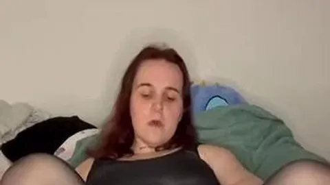 Curvy-Queen: Strumpfhose zerrissen, Doggy Style Dildo Play und geiler Orgasmus