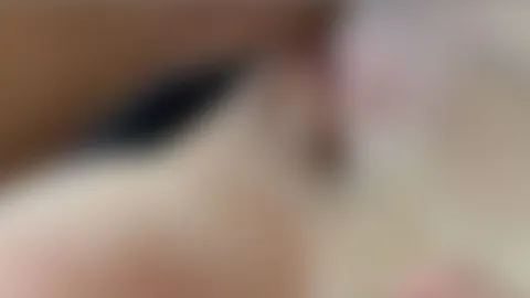 CurvyMelissa: schaffst du es mir in 30 sec auf die Fotze zu spritzen ?