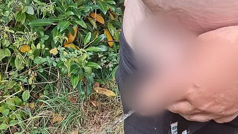 dein-geiler-jonny: Endloser Pissstrahl
