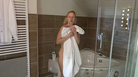 Geile Freundin meiner Tochter gefickt