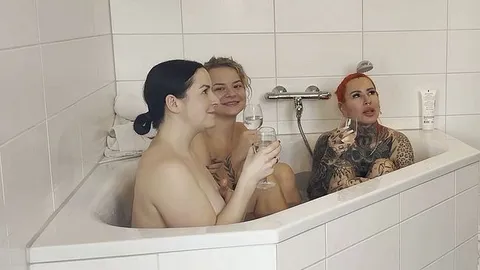 Bumsbar im Whirlpool – Die drei Schlampen werden hart rangenommen!