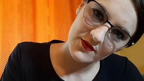 DieWohngemeinschaft: Feuchter Blowjob und viel Sperma im Mund