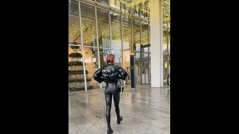 Pisse und schaumiger creampie für gutes latex girl