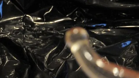 DWT-Bi-Hure: Mit Dildo das Hurenloch flutschig gemacht