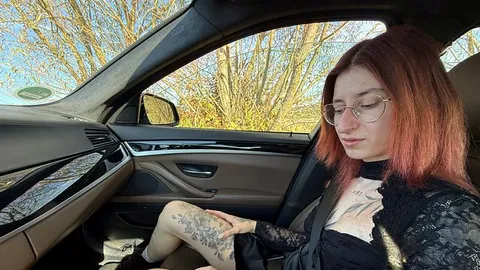 Emmasweetsugar: Taxifahrer (60) fickt mich vor der Beerdigung meiner Oma