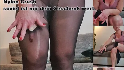 FetischNicole: Nylon Crush - Soviel ist mir dein Geschenk wert