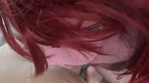 Cuckold-Freund isst das ganze Sperma