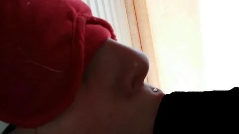 Foto-Video-Graf: junge devote bläst