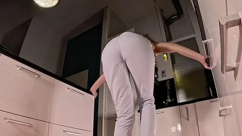 freakart: Hellblaue Stoffhose benetzen :)