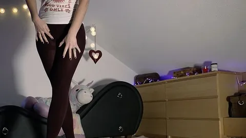 freakart: Freudig in meiner Strumpfhose Pipi gemacht