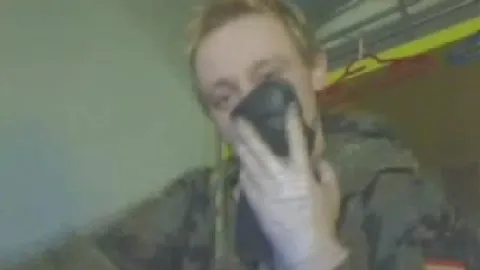 GaySexBiBoy: User- Wunsch Stinkesocken im Maul und Finger im Arsch