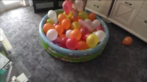 Eier (Luftballons) platzen lassen