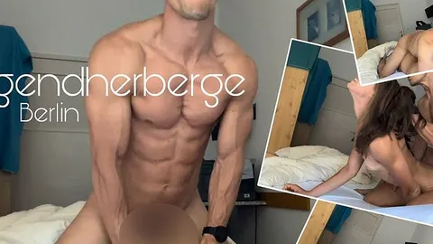 Jugendherberge Berlin: Muskeltyp fickt mich nach der Party hart durch