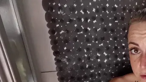 Golden Shower zum ersten mal Natursekt Dusche
