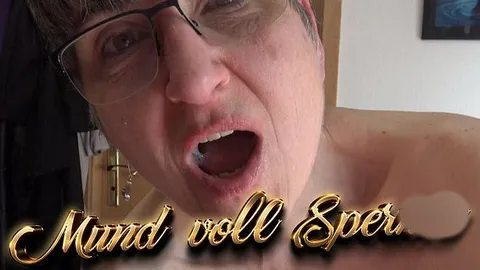 Mund voll Sperma.
