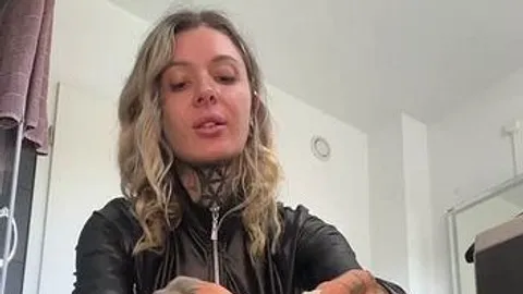 HotFeli_: Alphasperma vom Stiefel lecken