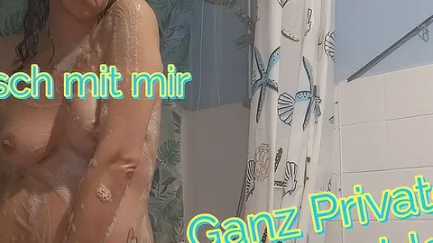 Privates Handyvideo - Dusch mit mir honey