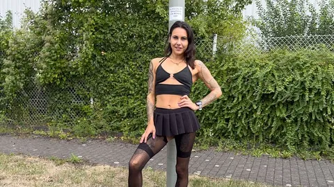 Jenny_Stella: OMG! Bin ich so eine SCHLAMPE? Extreme Gesichtsbesamung und FICKEN auf öffentlichem Parkplatz!