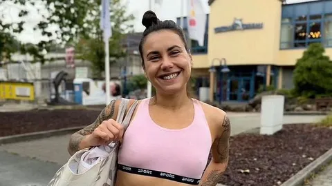 Jenny_Stella: KOPFÜBER! DIREKT vom SPA ins Schlampen-Maul gefickt! Alle Löcher komplett blank zerstört!