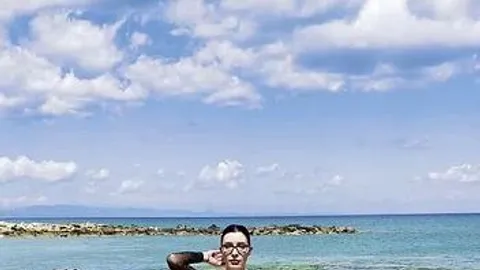 Jessy_outside: Einsame Strandbucht würdest du es wagen mich hier spontan zu vernaschen? :)
