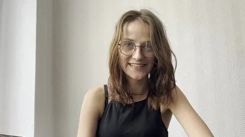 PUSSY ON FIRE!! Draussen 33 grad aber meine pussy will mehr!