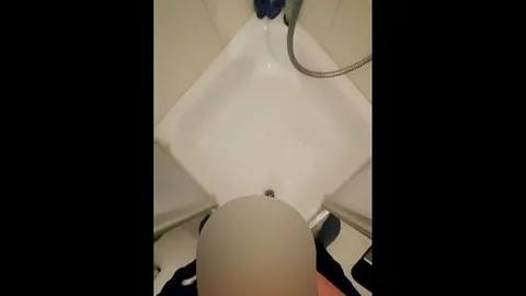 Jungschwanz98hamburg: Jungschwanz spritzt geil in der Dusche ab