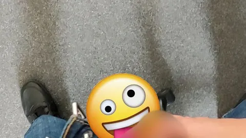 Jungschwanz98hamburg: Geil auf der Arbeit und alleine im Büro