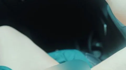 KarinaNelson: Hab ich das echt getan? Mein heißes Spiel mit meiner nassen Pussy im Auto.