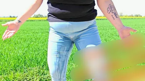 Was für eine Mega SAUEREI / Beim Spazieren in JEANS EINGEPISST