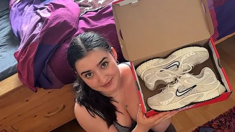 Er schenkt mir neue Schuhe dafür darf er in meine Pussy spritzen!!!
