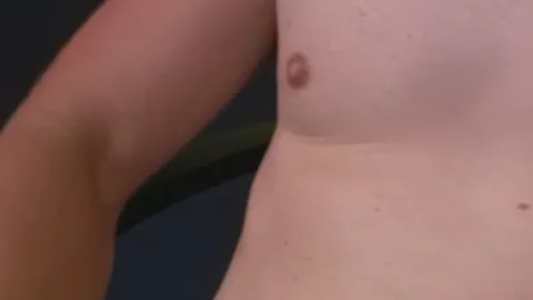 Geil auf den Body abspritzen